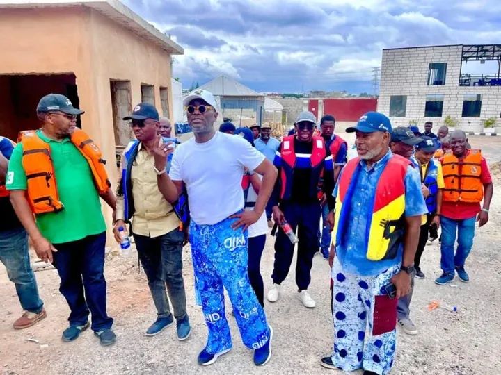 Lagos seals Lekki properties, arrests five over illegal dredging Lagos seals Lekki properties, arrests five over illegal dredging