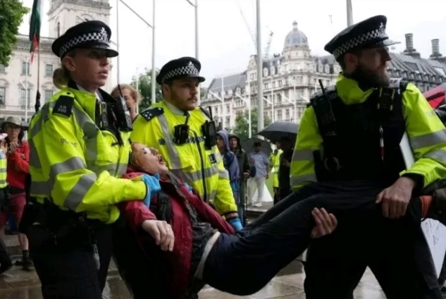 Mass Arrests Spark Free Speech Concerns in UK Protest Crackdown
