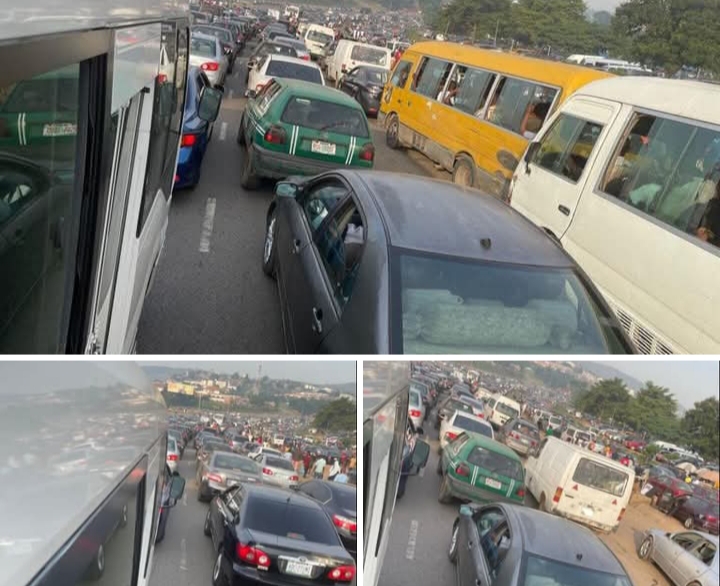 #FreeNnamdiKanuNow: Gridlock hits Abuja expressway #FreeNnamdiKanuNow: Gridlock hits Abuja expressway