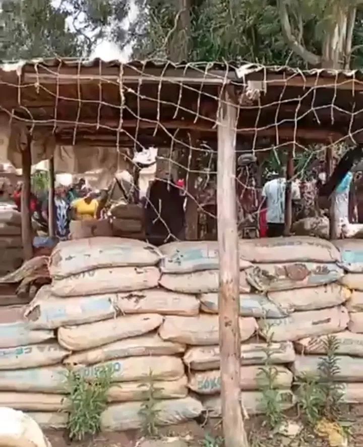 K!llings: Protesting women d£stroy military checkpoint in Plateau community