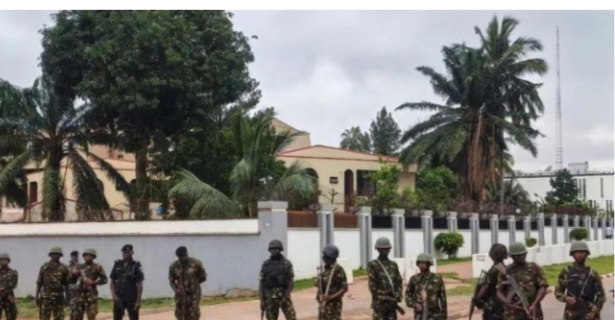 Armed Soldiers, Policemen Block Protesting Retired Military Personnel From Ministry Of Defence Over Unpaid Pensions